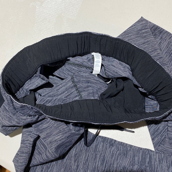 Lululemon On The Fly Pant Size 8 We Are From Space Slate /Black Drawstring 27” - Picture 11 of 12